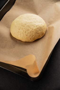 Hamur hamuru mayası, un, su lezzetli aperatif taze lezzetli gurme yemek arkaplanı masa kırsal yiyeceklerin üst görünümü fotokopi alanı