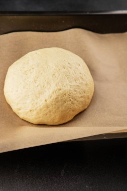 Hamur hamuru mayası, un, su lezzetli aperatif taze lezzetli gurme yemek arkaplanı masa kırsal yiyeceklerin üst görünümü fotokopi alanı