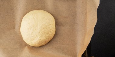 Hamur hamuru mayası, un, su lezzetli aperatif taze lezzetli gurme yemek arkaplanı masa kırsal yiyeceklerin üst görünümü fotokopi alanı