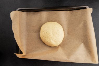 Hamur hamuru mayası, un, su lezzetli aperatif taze lezzetli gurme yemek arkaplanı masa kırsal yiyeceklerin üst görünümü fotokopi alanı