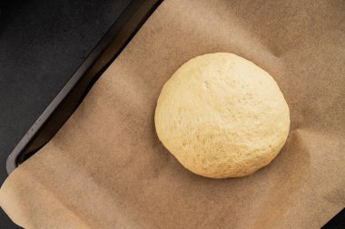 Hamur hamuru mayası, un, su lezzetli aperatif taze lezzetli gurme yemek arkaplanı masa kırsal yiyeceklerin üst görünümü fotokopi alanı