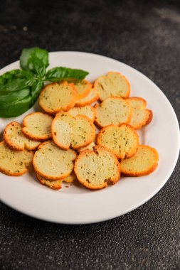 Sebzeli çıtır ekmek, kızarmış ekmek, lezzetli aperatif, lezzetli gurme yemek arka planı, kırsal yemek, üst görünüm, fotokopi alanı.