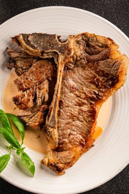 Biftek, biftek, biftek, biftek, lezzetli aperatif, lezzetli gurme yemek arka planı, masa sade yemekler, fotokopi odası.