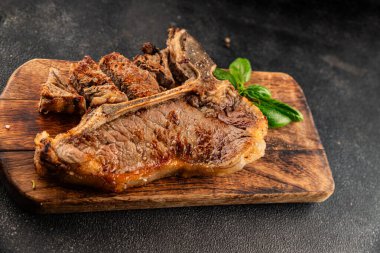 Biftek, biftek, biftek, biftek, lezzetli aperatif, lezzetli gurme yemek arka planı, masa sade yemekler, fotokopi odası.