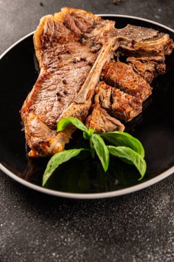 Biftek, biftek, biftek, biftek, lezzetli aperatif, lezzetli gurme yemek arka planı, masa sade yemekler, fotokopi odası.