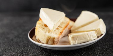 İşlenmiş peynirin işlenmiş porsiyon peyniri. Sandviç için. Lezzetli çerez.