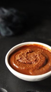 Japon yemeği pişirmek için Miso macunu kalın soya fasulyesi ezmesi. Lezzetli çerezler. Yemek arkaplanı.