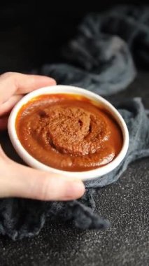 Japon yemeği pişirmek için Miso macunu kalın soya fasulyesi ezmesi. Lezzetli çerezler. Yemek arkaplanı.