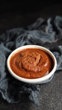 Japon yemeği pişirmek için Miso macunu kalın soya fasulyesi ezmesi. Lezzetli çerezler. Yemek arkaplanı.