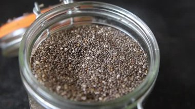 Chia tohumları sağlıklı süper yiyecekler lezzetli çerezler lezzetli gurme yemek arka planı masadaki rustik yiyecekler fotokopi alanı keto ve paleo diyet vegan ve vejetaryen yemekler