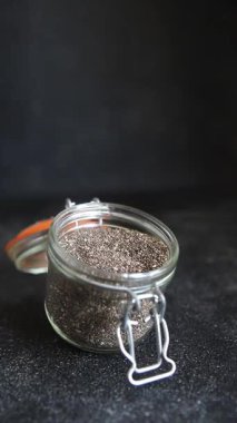 Chia tohumları sağlıklı süper yiyecekler lezzetli çerezler lezzetli gurme yemek arka planı masadaki rustik yiyecekler fotokopi alanı keto ve paleo diyet vegan ve vejetaryen yemekler