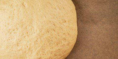 Hamur hamuru mayası, un, su lezzetli aperatif taze lezzetli gurme yemek arkaplanı masa kırsal yiyeceklerin üst görünümü fotokopi alanı