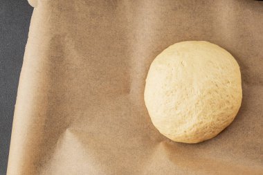 Hamur hamuru mayası, un, su lezzetli aperatif taze lezzetli gurme yemek arkaplanı masa kırsal yiyeceklerin üst görünümü fotokopi alanı