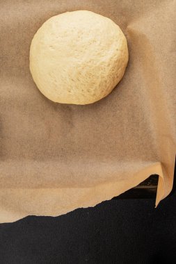 Hamur hamuru mayası, un, su lezzetli aperatif taze lezzetli gurme yemek arkaplanı masa kırsal yiyeceklerin üst görünümü fotokopi alanı