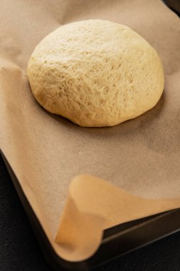 Hamur hamuru mayası, un, su lezzetli aperatif taze lezzetli gurme yemek arkaplanı masa kırsal yiyeceklerin üst görünümü fotokopi alanı