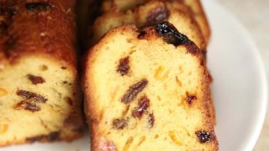 Meyveli kek tatlı meyveli pasta kurutulmuş meyveler, fındıklı geleneksel pişmiş yiyecekler doğal ürünler lezzetli çerezler lezzetli gurme yemek arkaplan masanın kırsal kesiminde fotokopi alanı