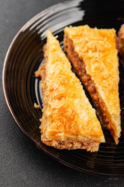 Antep fıstıklı ve bademli Baklava. Tatlı, doğu tatlıları. Lezzetli atıştırmalıklar.