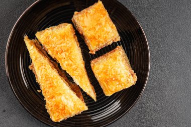 Antep fıstıklı ve bademli Baklava. Tatlı, doğu tatlıları. Lezzetli atıştırmalıklar.