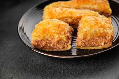 Antep fıstıklı ve bademli Baklava. Tatlı, doğu tatlıları. Lezzetli atıştırmalıklar.