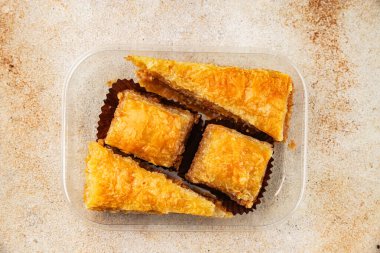 Antep fıstıklı ve bademli Baklava. Tatlı, doğu tatlıları. Lezzetli atıştırmalıklar.
