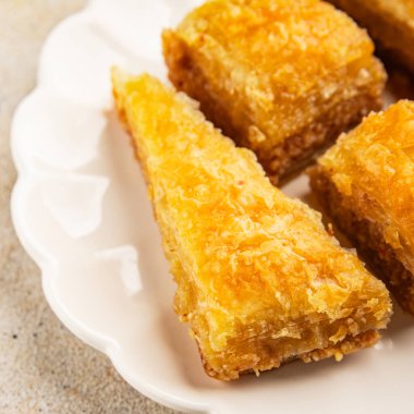 Antep fıstıklı ve bademli Baklava. Tatlı, doğu tatlıları. Lezzetli atıştırmalıklar.