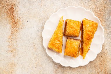 Antep fıstıklı ve bademli Baklava. Tatlı, doğu tatlıları. Lezzetli atıştırmalıklar.