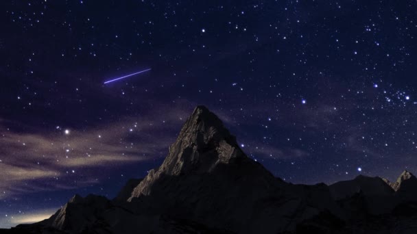 Gökyüzünde Yükselen Görkemli Bir Dağın Nefes Kesen Manzarası Vahşi Gecede — Stok video