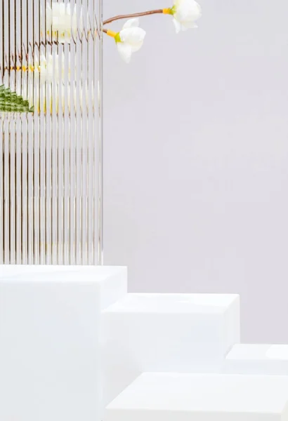 Pantalla Producto Pedestal Bloque Blanco Fondo Gris Con Moderno Vidrio — Foto de Stock