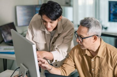 Bir acemi birliği eğitimi sırasında Asya 'nın kıdemli öğrenme programlama geliştirme programı akış çizelgelerini analiz eder.