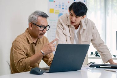 Asya kıdemli acemi birliği yazılım eğitimi ve beyaz tahta işbirliği ile programlama istiyor ve öğreniyor