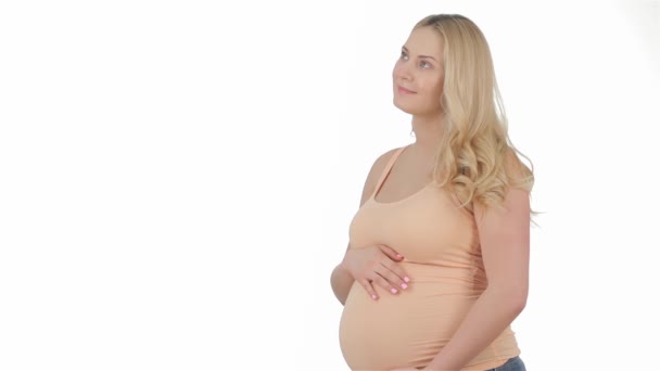 Mujer Embarazada Balanceándose Estudio Mujer Embarazada Mantiene Sus Manos Vientre — Vídeo de stock
