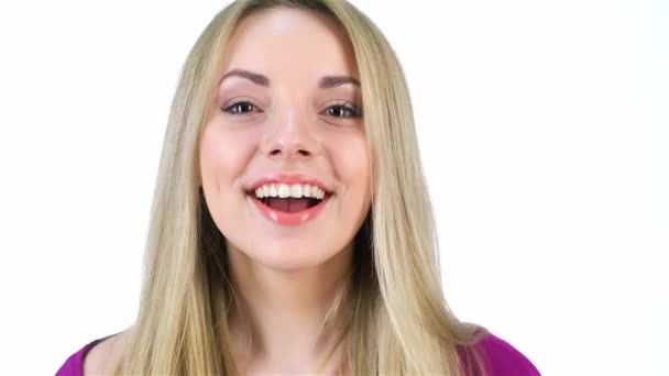 Chica Caucásica Mostrando Sorpresa Mirando Espacio Copia Lateral Hermosa Cara — Vídeo de stock