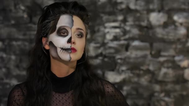 Une Femme Fait Geste Chut Belle Femme Avec Squelette Maquillage — Video