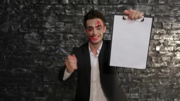 Mannelijke Vampier Biedt Ziel Verkopen Copyspace Man Het Beeld Van — Stockvideo