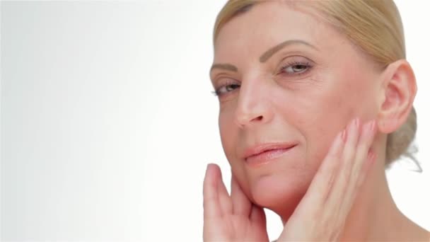 Frauen Mittleren Alters Beim Facelifting Porträt Einer Schönen Frau Mittleren — Stockvideo