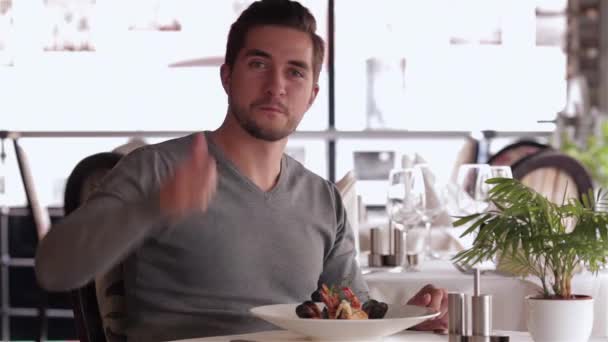 Επαγγελματικό Γεύμα Εστιατόριο Καφετέρια Καφετέρια Ομάδα Επίσημα Ντυμένοι Άνδρες Κάθονται — Αρχείο Βίντεο