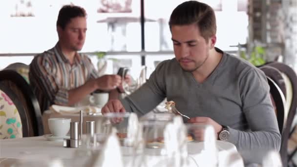 Makan Siang Bisnis Restoran Kafe Kedai Kopi Pria Berpakaian Resmi — Stok Video