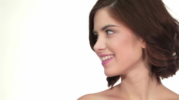 Retrato Mujer Hermosa Sobre Fondo Blanco Modelo Femenino Caucásico Aislado — Vídeo de stock