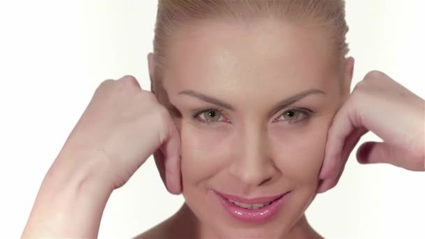 Perfekte Frische Haut Rein Porträt Einer Schönen Frau Auf Weißem — Stockvideo