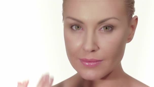 Ritratto Bella Donna Sfondo Bianco Modello Femminile Caucasico Isolato Sfondo — Video Stock