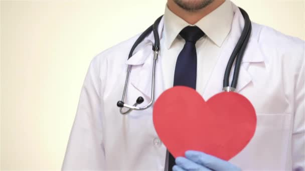 Una Enfermera Médico Caucásico Hombre Vestido Médico Blanco Con Jeringa — Vídeos de Stock