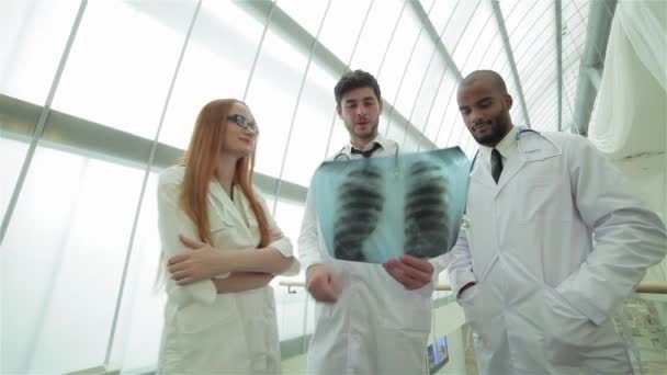 Υγιείς Πνεύμονες Και Τους Κινδύνους Του Καπνίσματος Τρία Σίγουρος Γιατρός — Αρχείο Βίντεο