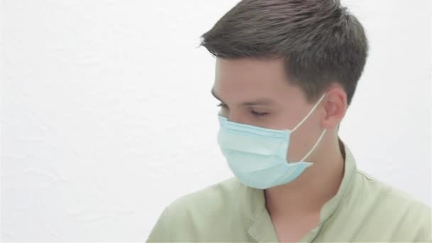 Руки Стоматолога Зубними Інструментами Роті Молодого Пацієнта — стокове відео