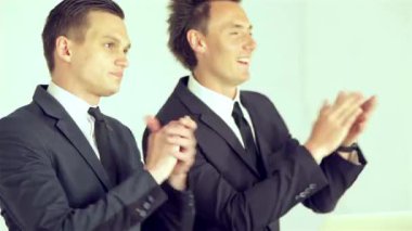 İş adamları iş forumu hoparlördür alkışlıyorum