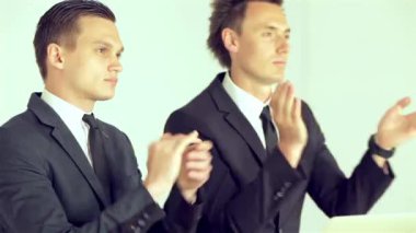 İş adamları iş forumu hoparlördür alkışlıyorum