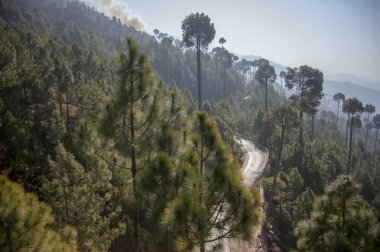 Dağların tepesinden dağ manzarası