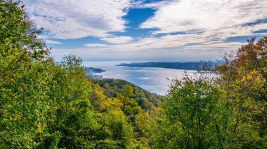 Sonbaharda Constance Gölü üzerinde fantastik panoramik manzara