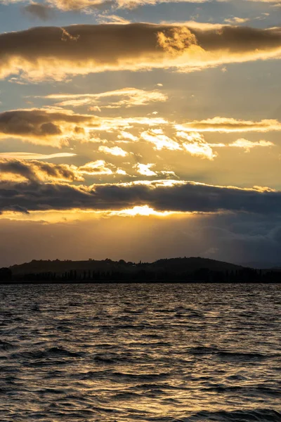 Constance Gölü 'nde gün batımı güzel bir bulut ruh haliyle