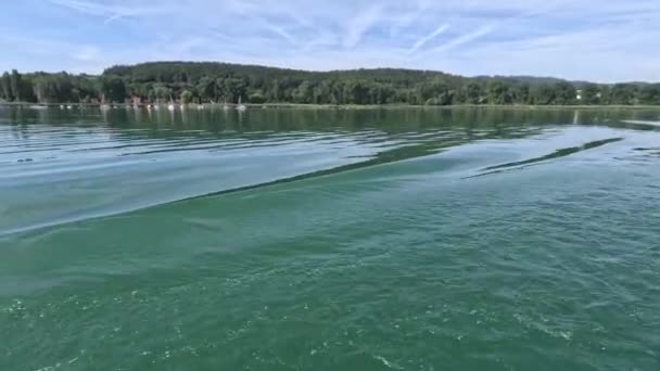 Κρουαζιέρα Στην Όμορφη Λίμνη Constance Γαλάζιο Ουρανό — Αρχείο Βίντεο