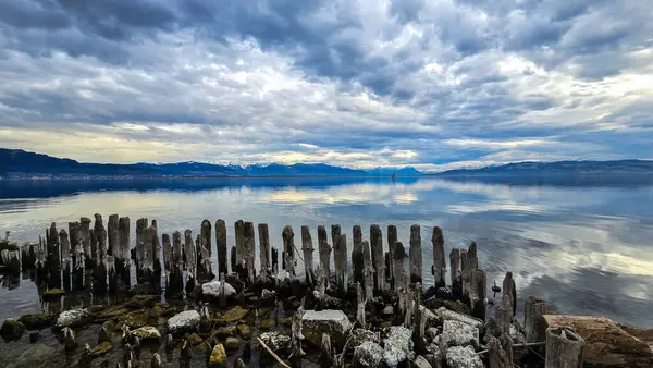Güzel Constance Gölü 'nde tatil Lindau göl kıyısında güzel bulutlarla